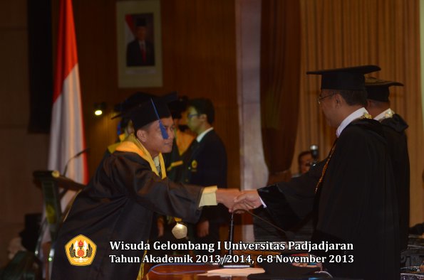 wisuda-unpad-gel-i-ta-2013_2014-fakultas-isip-oleh-rektor-158