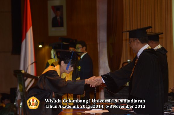 wisuda-unpad-gel-i-ta-2013_2014-fakultas-isip-oleh-rektor-166