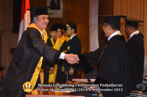 wisuda-unpad-gel-i-ta-2013_2014-fakultas-isip-oleh-rektor-169