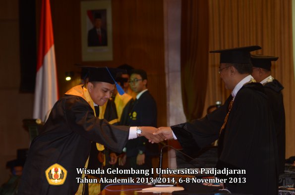 wisuda-unpad-gel-i-ta-2013_2014-fakultas-isip-oleh-rektor-170