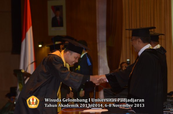 wisuda-unpad-gel-i-ta-2013_2014-fakultas-isip-oleh-rektor-173