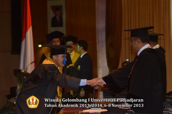 wisuda-unpad-gel-i-ta-2013_2014-fakultas-isip-oleh-rektor-174