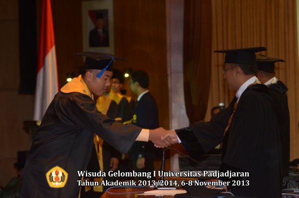 wisuda-unpad-gel-i-ta-2013_2014-fakultas-isip-oleh-rektor-178