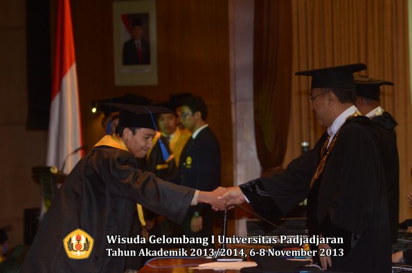 wisuda-unpad-gel-i-ta-2013_2014-fakultas-isip-oleh-rektor-184