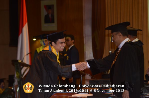 wisuda-unpad-gel-i-ta-2013_2014-fakultas-isip-oleh-rektor-186