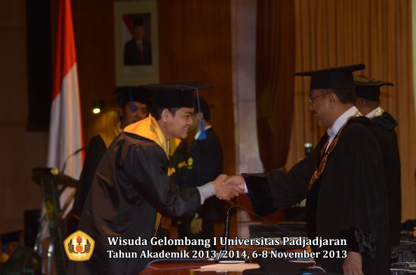 wisuda-unpad-gel-i-ta-2013_2014-fakultas-isip-oleh-rektor-187