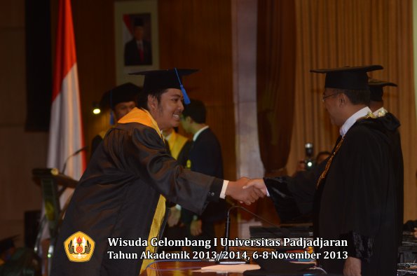 wisuda-unpad-gel-i-ta-2013_2014-fakultas-isip-oleh-rektor-188