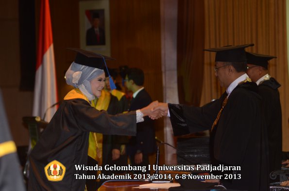 wisuda-unpad-gel-i-ta-2013_2014-fakultas-isip-oleh-rektor-204