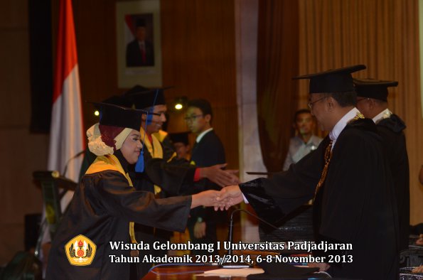 wisuda-unpad-gel-i-ta-2013_2014-fakultas-isip-oleh-rektor-208