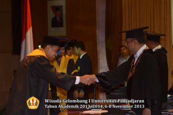 wisuda-unpad-gel-i-ta-2013_2014-fakultas-isip-oleh-rektor-218