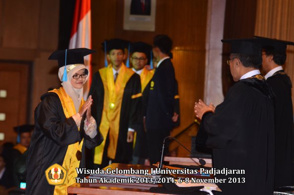 wisuda-unpad-gel-i-ta-2013_2014-fakultas-ilmu-budaya-oleh-rektor-065