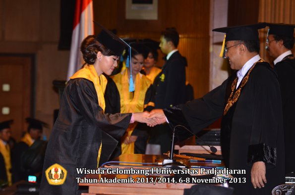 wisuda-unpad-gel-i-ta-2013_2014-fakultas-ilmu-budaya-oleh-rektor-120