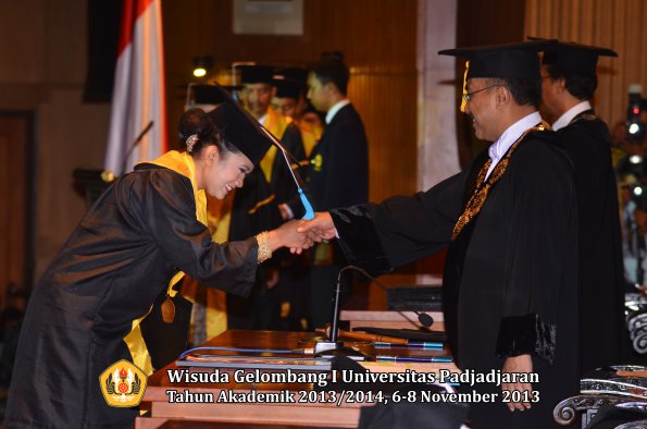 wisuda-unpad-gel-i-ta-2013_2014-fakultas-ilmu-budaya-oleh-rektor-128