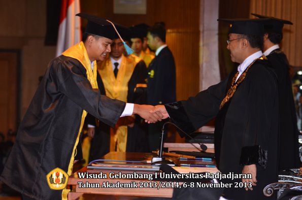 wisuda-unpad-gel-i-ta-2013_2014-fakultas-ilmu-budaya-oleh-rektor-130