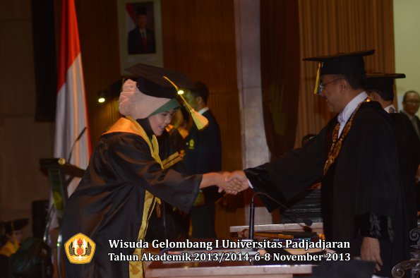 wisuda-unpad-gel-i-ta-2013_2014-fakultas-ilmu-komunikasi-oleh-rektor-012