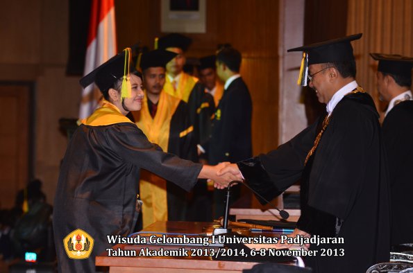 wisuda-unpad-gel-i-ta-2013_2014-fakultas-ilmu-komunikasi-oleh-rektor-034