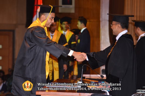 wisuda-unpad-gel-i-ta-2013_2014-fakultas-ilmu-komunikasi-oleh-rektor-036