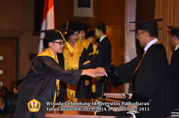 wisuda-unpad-gel-i-ta-2013_2014-fakultas-ilmu-komunikasi-oleh-rektor-072