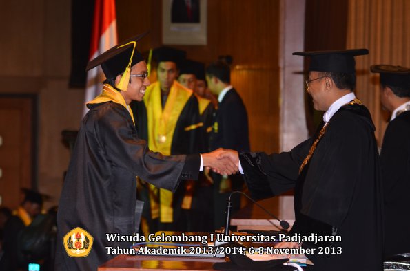 wisuda-unpad-gel-i-ta-2013_2014-fakultas-ilmu-komunikasi-oleh-rektor-109