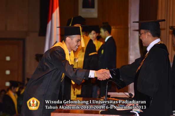 wisuda-unpad-gel-i-ta-2013_2014-fakultas-ilmu-komunikasi-oleh-rektor-116