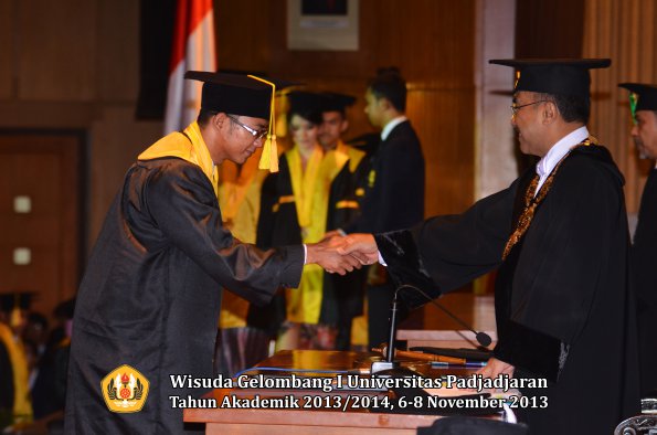 wisuda-unpad-gel-i-ta-2013_2014-fakultas-ilmu-komunikasi-oleh-rektor-118