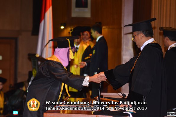 wisuda-unpad-gel-i-ta-2013_2014-fakultas-ilmu-komunikasi-oleh-rektor-126