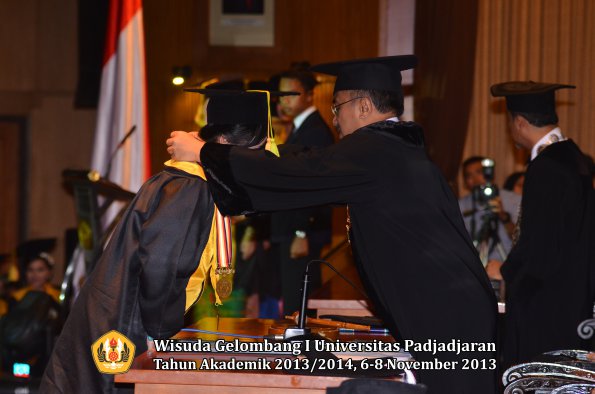 wisuda-unpad-gel-i-ta-2013_2014-fakultas-ilmu-komunikasi-oleh-rektor-133