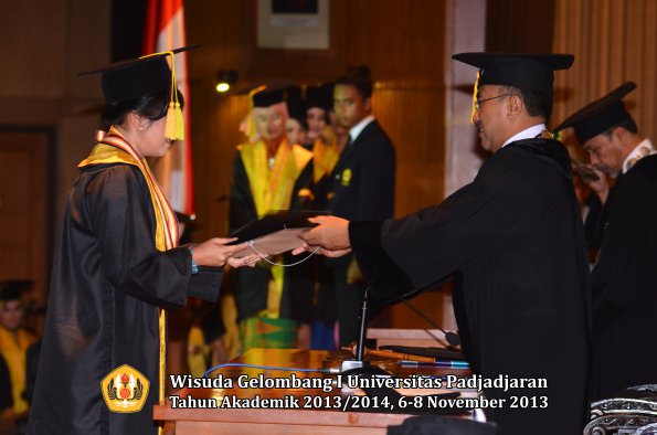 wisuda-unpad-gel-i-ta-2013_2014-fakultas-ilmu-komunikasi-oleh-rektor-134