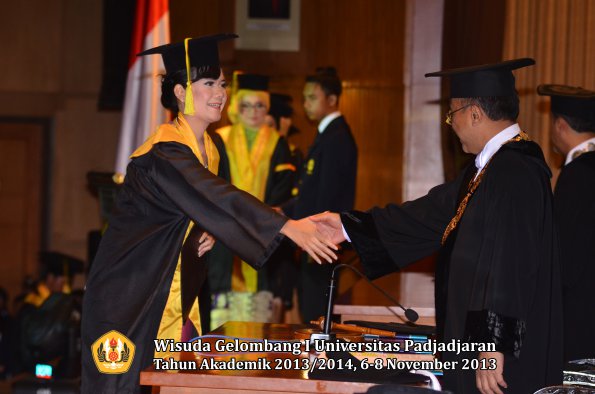 wisuda-unpad-gel-i-ta-2013_2014-fakultas-ilmu-komunikasi-oleh-rektor-139