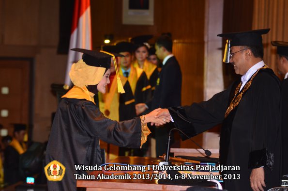 wisuda-unpad-gel-i-ta-2013_2014-fakultas-ilmu-komunikasi-oleh-rektor-142