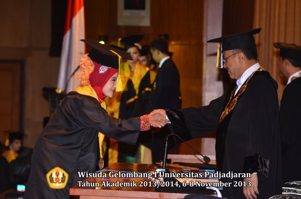 wisuda-unpad-gel-i-ta-2013_2014-fakultas-ilmu-komunikasi-oleh-rektor-143