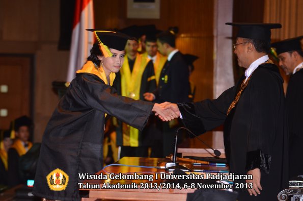 wisuda-unpad-gel-i-ta-2013_2014-fakultas-ilmu-komunikasi-oleh-rektor-152