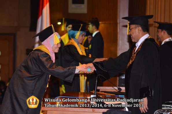 wisuda-unpad-gel-i-ta-2013_2014-fakultas-ilmu-komunikasi-oleh-rektor-165