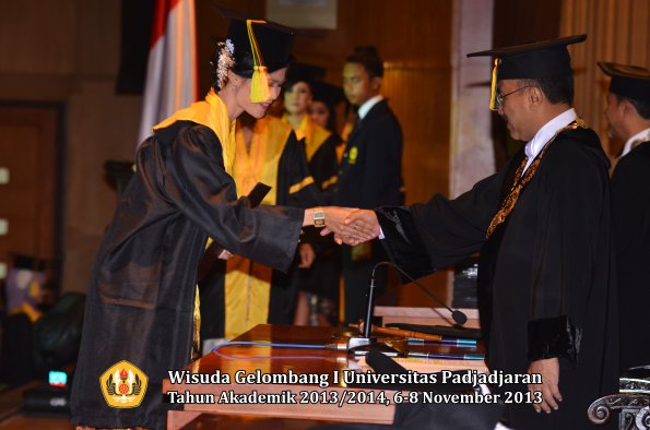 wisuda-unpad-gel-i-ta-2013_2014-fakultas-ilmu-komunikasi-oleh-rektor-167