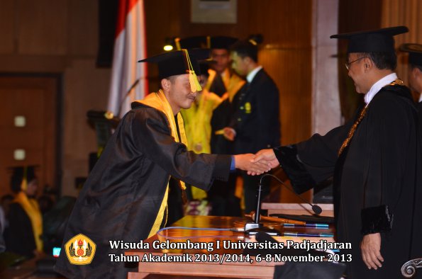 wisuda-unpad-gel-i-ta-2013_2014-fakultas-ilmu-komunikasi-oleh-rektor-178