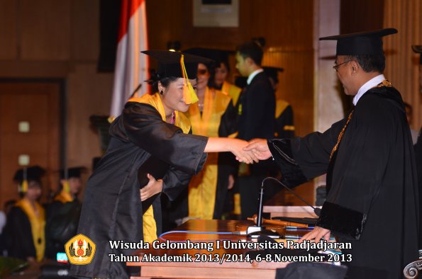 wisuda-unpad-gel-i-ta-2013_2014-fakultas-ilmu-komunikasi-oleh-rektor-183