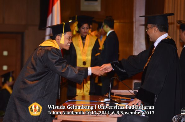 wisuda-unpad-gel-i-ta-2013_2014-fakultas-ilmu-komunikasi-oleh-rektor-185