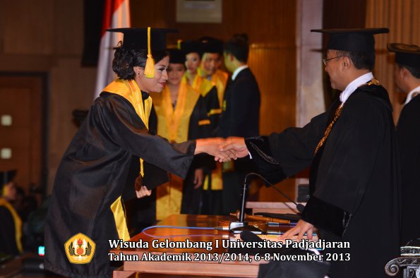 wisuda-unpad-gel-i-ta-2013_2014-fakultas-ilmu-komunikasi-oleh-rektor-186
