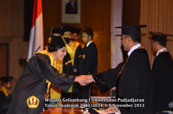 wisuda-unpad-gel-i-ta-2013_2014-fakultas-ilmu-komunikasi-oleh-rektor-187