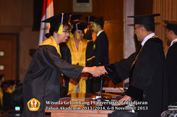 wisuda-unpad-gel-i-ta-2013_2014-fakultas-ilmu-komunikasi-oleh-rektor-193