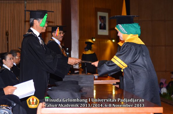 wisuda-unpad-gel-i-ta-2013_2014-fakultas-kedokteran-oleh-dekan-024