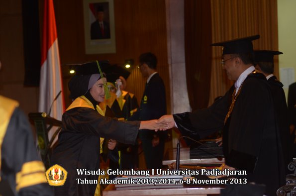 wisuda-unpad-gel-i-ta-2013_2014-fakultas-kedokteran-oleh-rektor-021