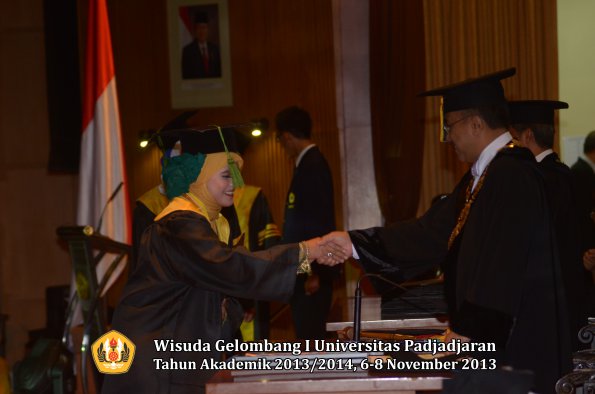 wisuda-unpad-gel-i-ta-2013_2014-fakultas-kedokteran-oleh-rektor-023