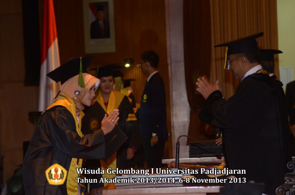 wisuda-unpad-gel-i-ta-2013_2014-fakultas-kedokteran-oleh-rektor-025