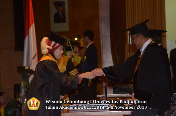 wisuda-unpad-gel-i-ta-2013_2014-fakultas-kedokteran-oleh-rektor-029