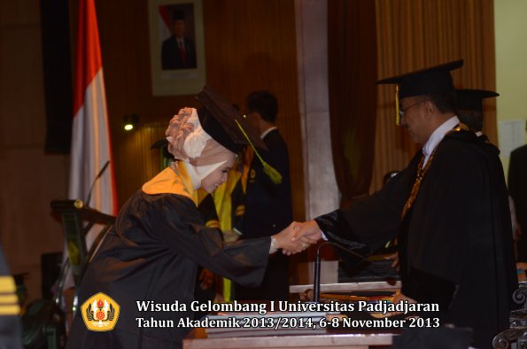 wisuda-unpad-gel-i-ta-2013_2014-fakultas-kedokteran-oleh-rektor-030