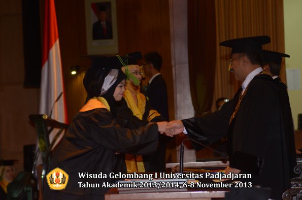 wisuda-unpad-gel-i-ta-2013_2014-fakultas-kedokteran-oleh-rektor-046