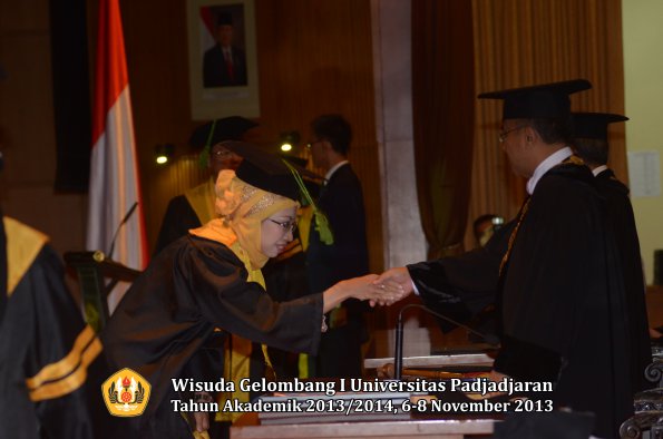 wisuda-unpad-gel-i-ta-2013_2014-fakultas-kedokteran-oleh-rektor-047