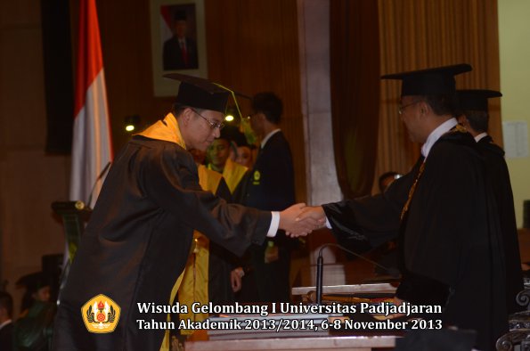 wisuda-unpad-gel-i-ta-2013_2014-fakultas-kedokteran-oleh-rektor-048