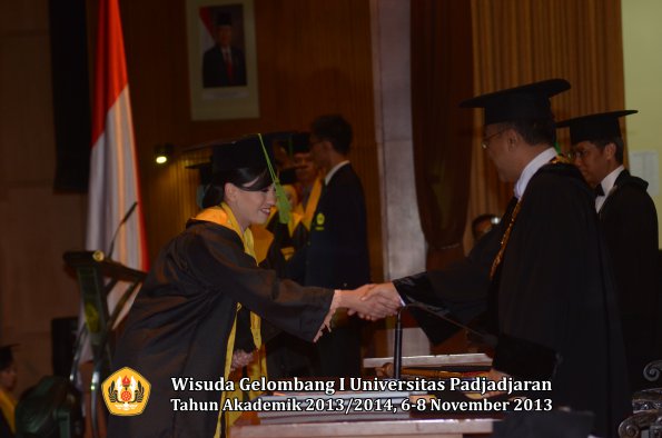 wisuda-unpad-gel-i-ta-2013_2014-fakultas-kedokteran-oleh-rektor-049